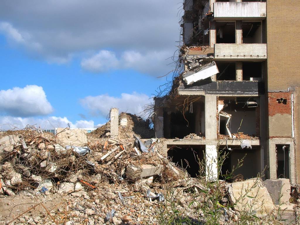 Démolition à lyon : les étapes clés d’un chantier réussi
